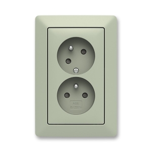 Dvojzásuvka Zoni olivová/bílá natočená, clonky ABB 5513T-C02357 143