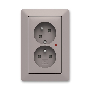 Dvojzásuvka Zoni greige/bílá s přepěťovou ochanou, clonky ABB 5593T-C02357 144