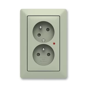 Dvojzásuvka Zoni olivová/bílá s přepěťovou ochanou, clonky ABB 5593T-C02357 143