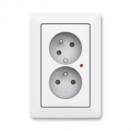 Dvojzásuvka Zoni matná bílá s přepěťovou ochanou, clonky ABB 5593T-C02357 240
