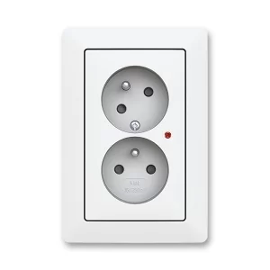 Dvojzásuvka Zoni matná bílá s přepěťovou ochanou, clonky ABB 5593T-C02357 240