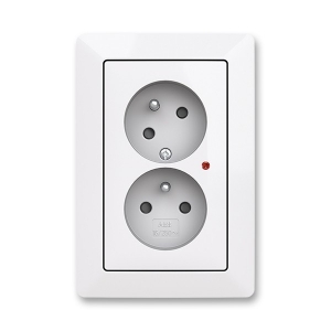 Dvojzásuvka Zoni bílá s přepěťovou ochanou, clonky ABB 5593T-C02357 500