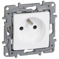Zásuvka Niloé bílá Legrand 764540 spojuje elegantní design s praktickými funkcemi, které obohatí každý interiér. Její minimalistický vzhled ji činí ideální volbou pro moderní i tradiční prostory. Instalace je snadná a rychlá díky inovativním automatickým svorkám, což šetří čas a zjednodušuje proces. Tato zásuvka nabízí bezpečnost a komfort pro celou rodinu, přičemž zachovává cenovou dostupnost. Proměňte svůj domov s tímto stylovým prvkem!