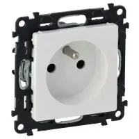 Zásuvka Valena Life bílá Legrand 753180 představuje ideální spojení elegance a funkčnosti pro váš domov. Její moderní design a minimalistické provedení snadno zapadnou do jakéhokoli interiéru, zatímco inovativní technologie zajišťují spolehlivý a dlouhotrvající výkon. Díky jednoduché instalaci a uživatelské přívětivosti se stane praktickým a stylovým prvkem vašeho každodenního života. Obohaťte svůj prostor o kvalitu a estetiku značky Legrand.