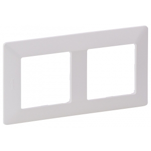 Dvojrámeček Valena Life bílá Legrand 754002 spojuje moderní design s praktičností, což z něj činí ideální volbu pro každý interiér. Snadná instalace a flexibilita při kombinaci elektrických prvků šetří prostor a zvyšují estetiku vašeho domova. Vyroben z kvalitních materiálů, zaručuje dlouhou životnost a odolnost. Vylepšete svůj prostor s tímto elegantním rámečkem, který dokonale doplní váš styl.