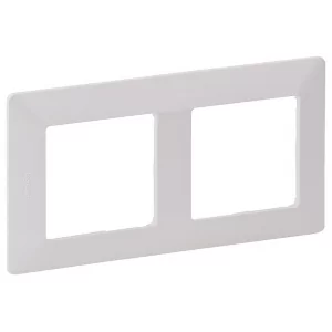 Dvojrámeček Valena Life bílá Legrand 754002 spojuje moderní design s praktičností, což z něj činí ideální volbu pro každý interiér. Snadná instalace a flexibilita při kombinaci elektrických prvků šetří prostor a zvyšují estetiku vašeho domova. Vyroben z kvalitních materiálů, zaručuje dlouhou životnost a odolnost. Vylepšete svůj prostor s tímto elegantním rámečkem, který dokonale doplní váš styl.