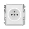 Zásuvka Time v elegantním bílém a ledovém bílém provedení od značky ABB spojuje styl a praktické využití. S bezšroubovou instalací a ochrannými clonkami nabízí snadnou montáž a bezpečnost pro vaši domácnost. Ideální pro moderní interiéry, tato zásuvka dodá vašemu prostoru šmrnc a harmonii. Vybírejte kvalitu a design, které povýší váš domov na novou úroveň elegance a funkčnosti.