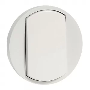 Kryt vypínače Céliane bílá od značky Legrand je dokonalým spojení moderního designu a funkčnosti, ideálním pro každý interiér. Jeho elegantní a minimalistické provedení se hodí do domácností i kanceláří. Snadná montáž a odolný materiál zajišťují dlouhou životnost a bezproblémové používání. Vylepšete vzhled svého prostoru a užijte si spolehlivé ovládání elektrických zařízení s tímto stylovým krytem.