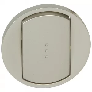 Kryt vypínače s průzorem Céliane titan od Legrand 068303 je ideálním doplňkem pro moderní interiéry. Jeho elegantní titanová barva a minimalistický design zajišťují stylový vzhled, zatímco průzor umožňuje snadnou identifikaci vypínače ve tmě. Kryt je vyroben z odolných materiálů, což zaručuje dlouhou životnost a jednoduchou instalaci na většinu standardních vypínačů. Vylepšete svůj prostor s tímto kvalitním a funkčním řešením.