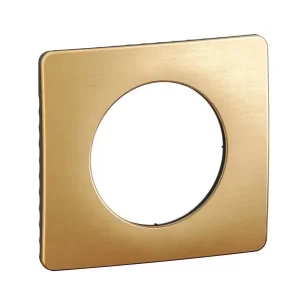 Jednonásobný rámeček Legrand Céliane v barevném provedení saténová mosaz pro elegantní kompletaci vypínačů a zásuvek.