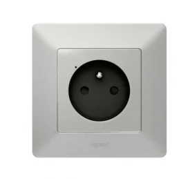 Chytrá spínaná zásuvka Legrand Valena Life with Netatmo 2P+T 16 A hliník 752393