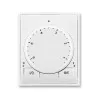 Univerzální termostat ABB Time 3292E-A10101 03 s otočným nastavením teploty je ideálním řešením pro moderní domácnosti. Jeho elegantní bílý design snadno zapadne do jakéhokoli interiéru. Díky intuitivnímu ovládání a široké kompatibilitě s různými systémy vytápění a chlazení vám umožní rychle a přesně nastavovat požadovanou teplotu. Energetická efektivita termostatu přispívá k úsporám nákladů a zajišťuje komfortní klima ve vašem domově.