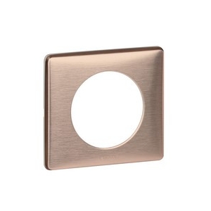 Rámeček Céliane v měděné barvě od Legrand 068991 přináší do vašeho domova elegantní a moderní design. Je ideální pro kombinaci s různými vypínači a zásuvkami, což z něj činí praktický a estetický prvek vašeho interiéru. Snadná instalace a univerzální kompatibilita s produkty Céliane zaručují, že se hodí do každého prostoru. Investujte do kvality a stylu s tímto luxusním rámečkem, který osvěží vaše stěny.
