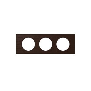 Trojrámeček Céliane wenge od Legrand přináší elegantní design a praktické využití do každého interiéru. S možností umístění až tří vypínačů nebo zásuvek zvyšuje pohodlí a ergonomii. Jeho nadčasový tmavě hnědý odstín dodává prostoru sofistikovaný vzhled, zatímco kvalitní materiály zajišťují dlouhou životnost a snadnou údržbu. Ideální volba pro moderní i klasické interiéry. Objednejte si ho ještě dnes a zkvalitněte svůj domov!